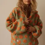 Elise sherpa trui met bloemenprint voor dames in oranje
