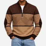 Sweater met halve rits en print voor heren in bruin, gedragen met een lichte jeans