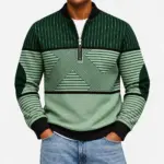 Sweater met halve rits en print voor heren in groen, gedragen met een lichte jeans